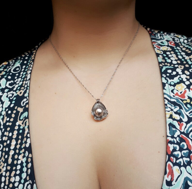 Pearl in Shell Necklace