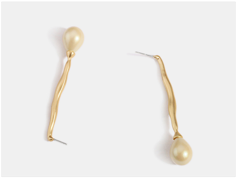 Teardrop Pearl Drop Earrings