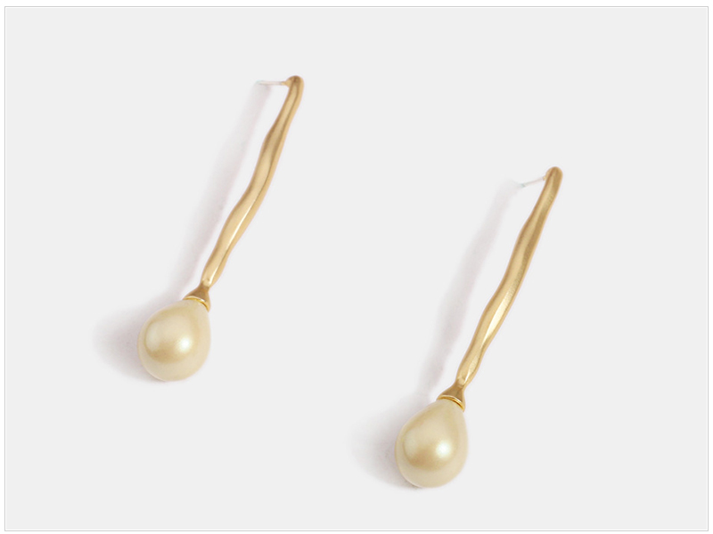 Teardrop Pearl Drop Earrings