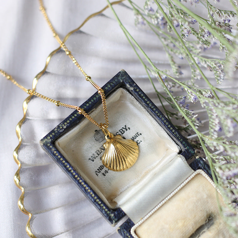 Golden Clamshell Pendant Necklace