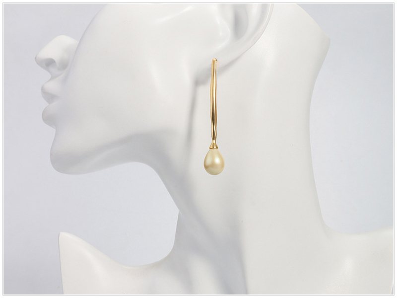Teardrop Pearl Drop Earrings