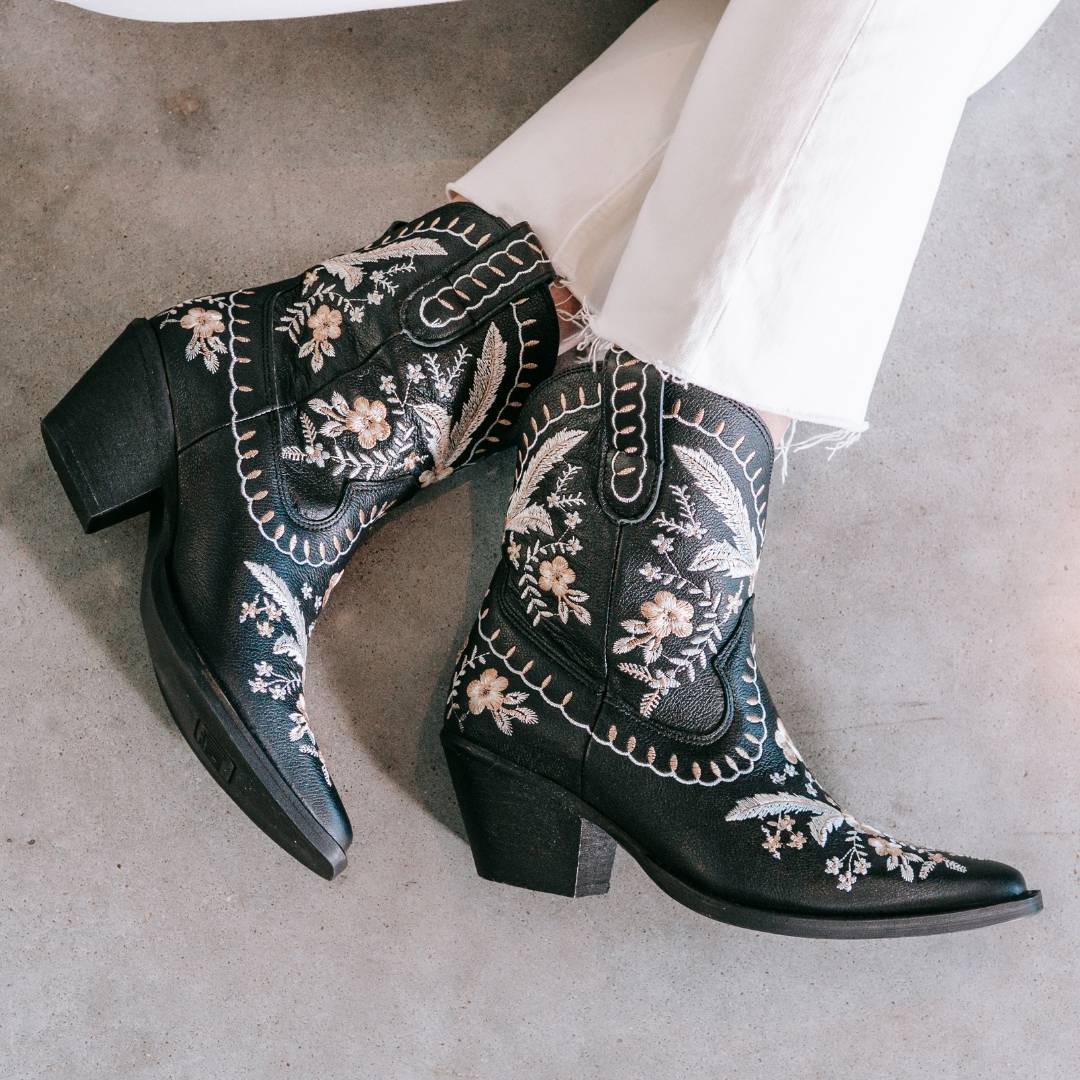 Elegant Boho Floral Embroidered Pointed Toe Western Cowgirl Boot